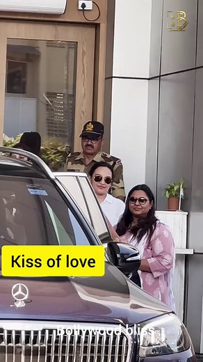 Kiss of Love #Deepika Padukone and #Raveer Singh kiss each other as they reach Mumbai | Bollywood Bliss