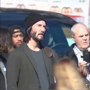 🚨 BREAKING 🚨 Le tournage de MATRIX 4 vient de commencer à San Francisco ! 🤜 En attendant mai 2021, découvrez les premières images au côté de Keanu Reeves. | Skript.fr