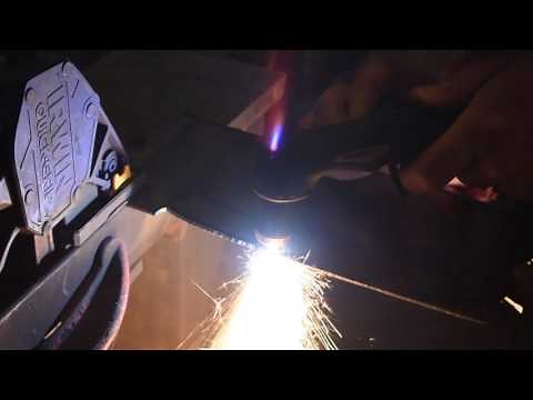 Cutting out a knife blank with a plasma cutter