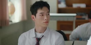 — BTS fue mencionado en el drama en emisión “Undercover high school” durante el episodio 1. Lema de la clase: "Mira la pizarra, como si fuera BTS" Iɠɳσσყ🧡 | 𝗕𝗔𝗡𝗚𝗧𝗔𝗡 𝗕𝗢𝗬𝗦 𝗟𝗔𝗧𝗔𝗠