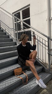 Emma Rose on Instagram: "20-60% OFF storewide right now at @numberoneshoes Hold me back!!👀👀👀 Wearing the Reebok BB1000 Shoes #shoes #shoesale #onlineorder #nzsale #numberoneshoes #nzmum #mum #mom #funny #reebok #explore #blackfridaysale #blackfridaydeals"