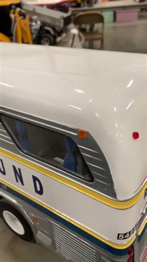 You can't buy this RC bus and it's amazing