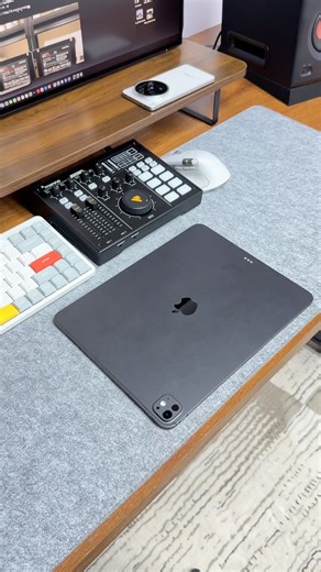 Mr. Ty on Instagram: "iPad Pro M4 13inch 2024 មួយទឹកស្អាត Condition: 99.99% Storage: 512Gb Wifi Only Cycle Count: 34ដង Battery Health: 100% Color: Black Code: LLA តម្លៃ 1155$ តម្លៃនេះមានរួមជាមួយ case screen ឆ្នាំងសាកហ្សុីន Free Game និង កម្មវិធីដែលគិតលុយក្នុង App Store ធានាមួយខែ -------------------------- 070288500 9AM-7PM Channel Telegram https://t.me/MrTy19000 Telegram https://t.me/+85570288500 instagram https://www.instagram.com/thereal_mrty -------------------------- អាសយដ្ឋាន៖ ផ្ទះលេខ 21B ផ