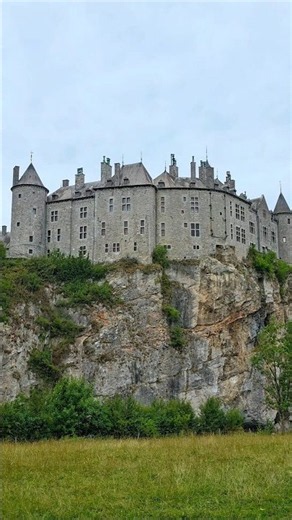 Château de Walzin — Belgium’s Fairy-Tale Castle Above the Lesse River 🏰🌿🇧🇪