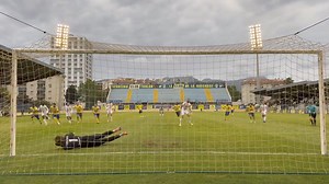 ✋🛑 Simon Ternynck repousse le penalty étoiliste et permet aux Azur et Or de rester devant au score à la 52ème minute ! | Sporting Club Toulon