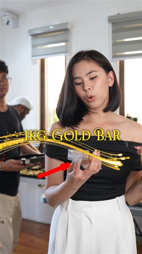 2.6M views · 13K reactions | Gold bar worth ₱7 million… sulit ba talaga ‘to bilang investment? #GoldInvestment #RealValue #auraroyale | Miss J AURA | Facebook