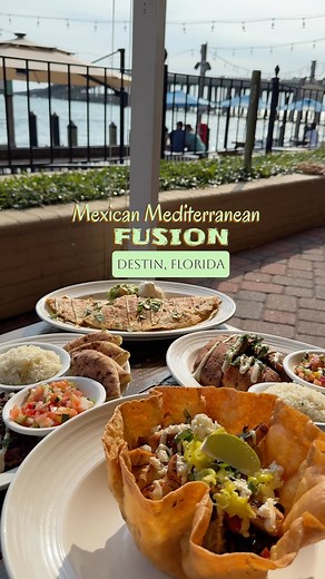 The best views of the harbor and an impressive Mexican Mediterranean cuisine at @azul.destin . We checked out their Sunday DJ Brunch which offers bottomless mimosas while you vibe to the house beats. I have to say that not all Mexican restaurant chips and salsa are created equally and we caught ourselves having to hold back here on over-indulging 🤓. The corn tortilla chips came fresh out the fryer and you could taste the difference in the made-from-scratch salsa. The elote corn ribs were satisf