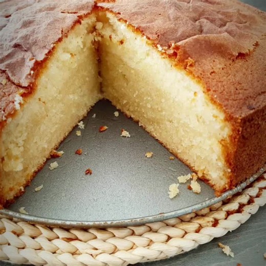 Vanilla Sponge Cake. Recipe on my YouTube channel. #cake #foodtok #vanillasponge #ehomecooking #tiktokrecipes