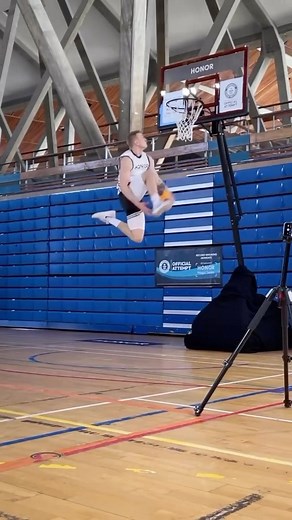 ⚠ Guinness World Record alert ⚠ 🤯 @grabo_dunks did the highest dunk between the legs at 10.5ft/320cm 🤯 | FIBA3x3