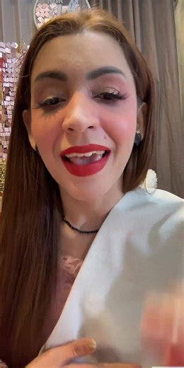 Warna Blush On dan Cinta dalam Live Streaming