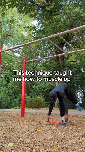 Kuu on Instagram: "This technique is often referred to as the ‘magic button.’ By actively pressing through with your feet and chest, you generate the forward momentum needed to initiate the movement. Here’s a visual breakdown to make the concept clearer. Save & Share. . . . . . . #calisthenicstutorial #calisthenics #muscleup #fitness #streetworkout"