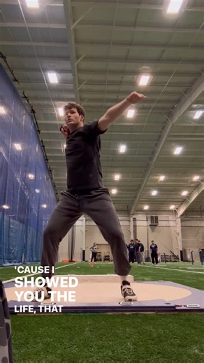 Blake Throws 🥏 on Instagram: "Indoor szn 🎄🎅 #disc #discus #trackandfield #throwers #track #shotput @throwify"