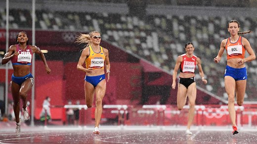 Femke Bol wins 400m hurdles semi, makes final in heavy rain