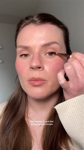 Yana Jacquemyn - Belgian Make up & Hair Artist on Instagram: "A soft liner type of eye makeup look. The kind of eye makeup anyone should have in their makeup repertoire if you ask me @makeupforever dimensional dark brown eye pencil • • • • Makeup artist tips - easy eyeliner - soft eyeliner - belgian makeup artist - makeup artiest #makeupartisttips #softliner #softlinertutorial #makeuptutorial #eyemakeuptutorial"