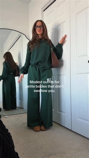 Laura on Instagram: "petite body’s x modesty • • • #modestfashion #petitebody #petitefashion #petiteoutfit #modestoutfits"