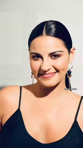 Maite Perroni B ❤️✨ on Instagram: "Tan hermosa 🥺🤏 ✨ MAITE PERRONI ✨ . . . . #maiteperroni #fypreels Con Amor @portimaitefc !! ❤️✨"