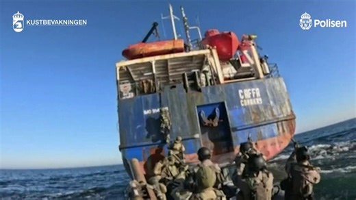 Un bateau présumé de la flotte fantôme russe arraisonné en Suède (vidéo) - RTBF Actus