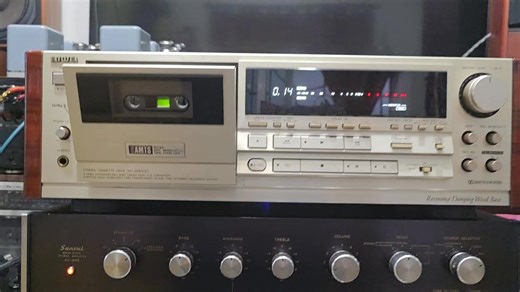 เพลง : โชคดีที่รัก (สุชาติ ชวางกูร) เพลงลูกทุ่งระดับตำนานของ ยอดรัก สลักใจ ที่นำมาขับร้องใหม่ได้ไพเราะจับใจ ยิ่งได้ฟังกับเครื่องเสียงที่ลงตัว เสียงที่ได้ฟังยิ่งน่าประทับใจจริงๆ 🙂 #AIWA_XK_S9000 Golden Dragon of Top 3 Heads Cassette Deck System : - AIWA XK-S9000 - SANSUI AU-888 - ADS 1290/2 Smart Vintage | Smart Vintage