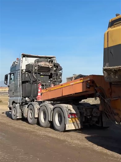 Transporting The Cat 385C Excavator From Construction To Mining Site Fasoulas Heavy Transports 4K_16