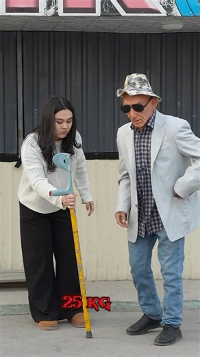 Super Strong Old man Boxing prank👴🏼😱