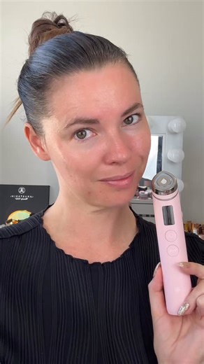 Carly Bree McKay on Instagram: "Booster pro 7 day review ✨ @medicube_global_official #medicube #boosterpro #skincaredevice"