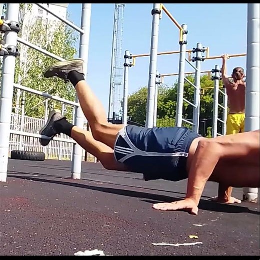 Superset pseudo horizontal pull-ups and pseudo horizontal push-ups #workout #pullups #pushups