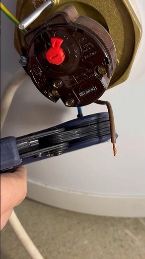 How to wire an immersion heater like a pro! #asmr #diy #howto #plumbing #subscribe #youtubeshorts