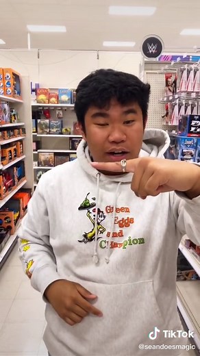 Teaching MAGIC with Random Items 😳🎩🙌🏼 #magictrick #teaching #howto | Magic Tricks