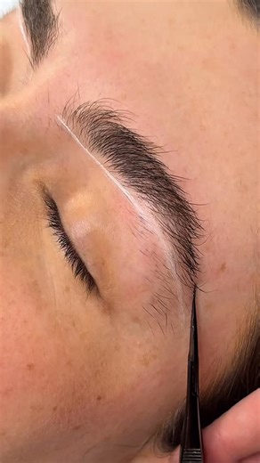 6.2K views | SOUND UP  & Tidy up these brows with me using 2 of my favourite products. @bwhcosmetics scissors ✂️ @browed.au @italwax.au new chocolate wax  癩 #browwax #browtidyup #browtrim #browstylist #browshaping #browstyle #brows #browsbrowsbrows #browgoals #browwaxing #browwaxvideos #browsculpt | studiolauraellen | Facebook