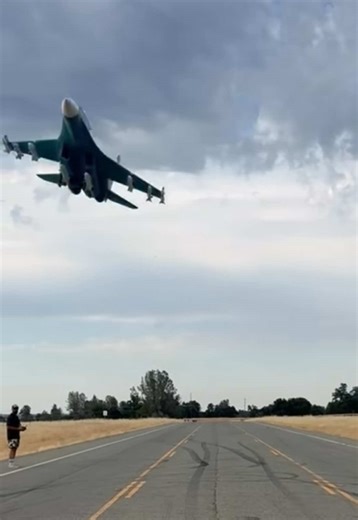 The FMS SU-27 is an absolute beast in the sky. Twin 70mm EDF motors deliver serious power and smooth, locked-in performance, making this jet perfect for fast passes and aggressive aerobatics. Legendary SU-27 styling, stable flight characteristics, and precision control make it a must-have for EDF fans ready to step up their jet game. #fmsrc #rcjet #edfjet #rclife #tiktokshop