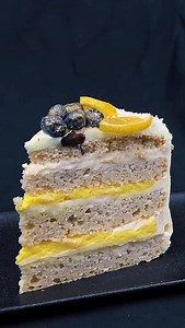 Moist lemon cake, lemon sponges and lemon curd, mmmm This is def a lemon lovers cake, has the flavour but perfectly balanced. Also fully keto which means no sugar and low carb. Comment keto below ⬇️ if you want to get on the waitlist 💕 #ketocakes | Alla's Yummy Food