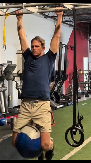 💪PELVIC POWER PULL-UPS: Next-Level Strength & Suoercharge Your Core! 5 MINUTE EMOM: 2 Pull-ups each minute for five rounds squeezing a med ball. Benefits from adding this are: - Enhanced Pelvic Stability - Greater Core Contraction - Trains Upper AND Lower Body ✅ Make it easier: Just Perform Hangs 10-20s each minute ✅ Make It Harder: Take 5 full seconds on the lowering and/or increase reps (2, 3, 4) #Jeffmcdanieltips #pullups #core #abs #trainforlife | Jeff McDaniel