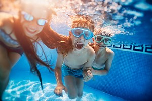 7 Major Warning Signs That a Swimming Pool Isn't Safe