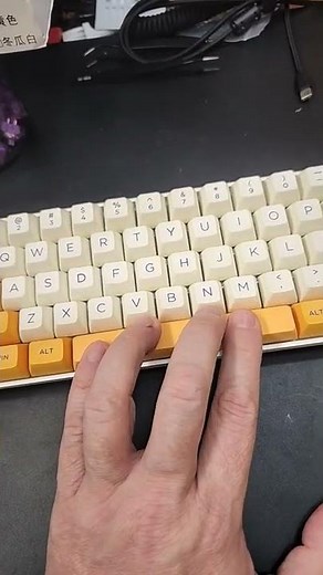 How to properly install a keycap that is using a stabilizer on a keyboard