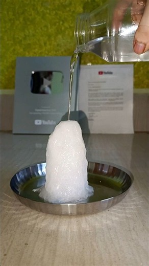Instant Freezing Of Sodium Acetate 😮 #shorts