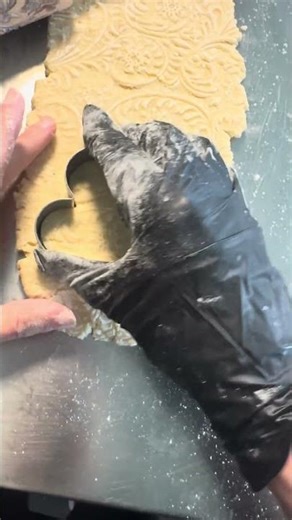 This rolling pin makes cookies look FANCY in seconds #cookies #baking #hack