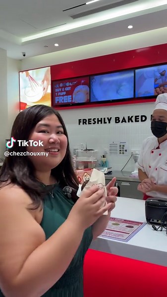 Curious about our staff's favorite puff? We’ve got the answers! Drop your favorite puff in the comments! #chezchouxmalaysia #chezchoux #eclairpuff #cookiepuff #creampuff