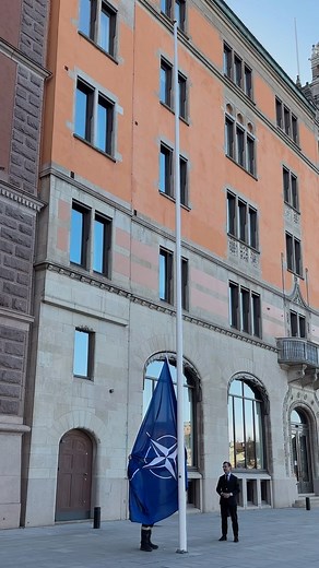 Ulf Kristersson | Flaggan hissad idag på Natodagen. Tillsammans med våra allierade försvarar vi bäst allt det vi älskar med vårt Sverige. | Instagram