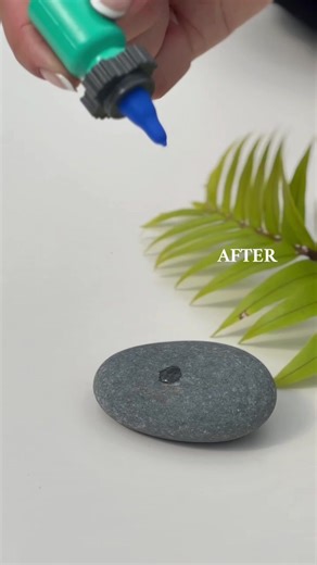 Big drop vs. microdrop—see the difference hit like a rock. 💧 One floods. One fits. Traditional drops overflow. Nanodropper delivers just what your eye needs—nothing more, nothing wasted. Precision you can see. Savings you can feel. Impact that sticks. #Nanodropper #DropTest #BeforeAndAfter #SmallDropsBigImpact #SmartEyeCare #MicrodropMagic #EyedropEvolution #WasteLessCareMore #VisionInnovation #MadeInUSA #OphthalmologyTools #ReelScience