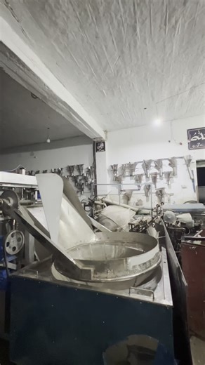 Engineerings.Pk on Instagram: "Complete Automatic Fry Plant & Packing Machine | Snacks Processing Line by EngineeringsPk ⸻ DESCRIPTION: This video explains complete details of a Fully Automatic Fry Plant with Packing Machine manufactured by EngineeringsPk, Gujranwala. This setup is designed for continuous, high-production snack processing including Slanty, Lays, Nimko, Chips, Pops, Banana Chips, Fried Onions and more. Automatic Fry Plant Includes: • Dough / Raw Material Feeding System • Continuo