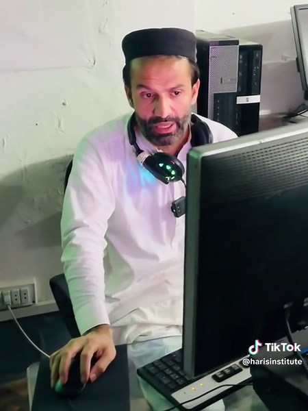 📘 DIT Class at Haris Institute Apna IT career shuru karein Haris Institute ke Diploma in Information Technology (DIT) course ke sath! 💻 Learn essential computer skills, MS Office, programming basics, networking, and more — sab kuch ek hi course mein. Join now and boost your career with professional training. 🚀 #HarisInstitute #DITCourse #ComputerTraining #LearnIT #ShortCourses #ITDiploma #TechSkills #Education #KarachiInstitute #CareerGrowth #ComputerBasics