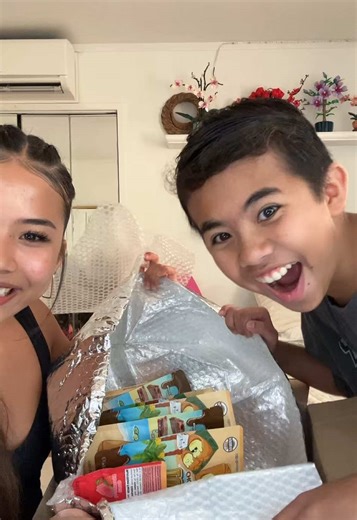 Hawaii best candy hands down @Hawaii Candy Factory #noms #hawaii #candy #fyp #noms