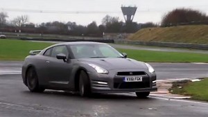 Vidéo : Nissan GT-R contre BMW M5, l'avis de Chris Harris