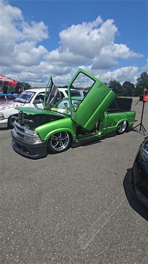 Lowered S10 with the Lamborghini doors 😳‼️‼️ #shortsyoutube #automobile #shortfeed