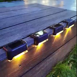  Интелигентните лампи се включват, когато е тъмно и се зареждат, когато грее слънце! ✅ бързо презареждане ✅ автоматично включване ✅ Устойчив на всякакви метеорологични условия  https://frilla.bg/продукт/4-piece-waterproof-solar-deck-lights-set-edgelights/?sp=7729i007 | Frilla | Facebook