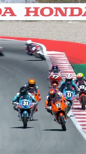 WHAT A MOVE! 🤯Leonardo Zanni wins the first #Moto3 Jr WCh race of the season 🏆#RoadToMotoGP🏁