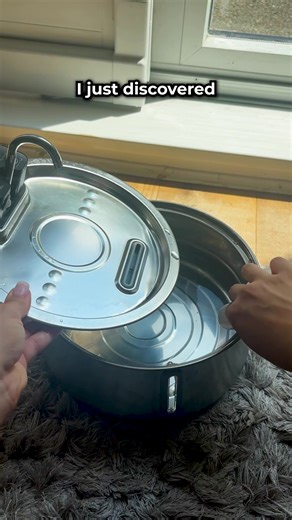 11 reactions | This is the only cat fountain that ticks all of the boxes!  ✅ Super quiet ✅ Easy to clean ✅ Vet-recommended ✅ Made of stainless steel ✅ Wireless, 1 month rechargeable battery ✅ Spout-shaped (loved by cats) ✅ Holds enough water for 2 weeks Get yours for 50% OFF and a FREE gift! (Limited time only) | KittySpout | Facebook