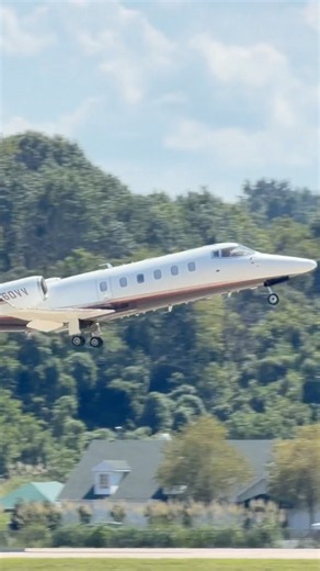 Learjet Lear-35 Takeoff