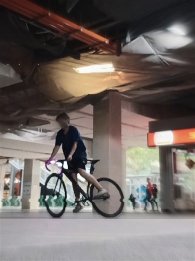 Mastering the Art of Skidding on a Fixie Bike