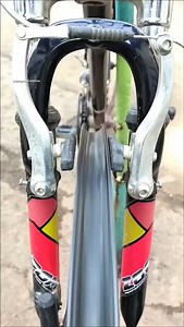 🚲🔧✨ Pour régler les freins de votre vélo, serrez ou desserrez la vis de tension jusqu'à obtenir une réponse ferme et équilibrée au levier. Crédits 💳 @simplecreative2024 #vélo #freins #bricolage #astuce #cyclisme #reelsinstagram #reelviralvideo❤️ | Bornziggy